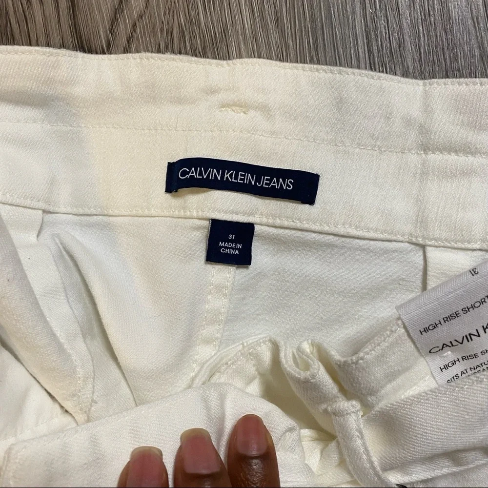 - Calvin Klein white high rise paperbag style shorts size 31 - Picture 5 of 8